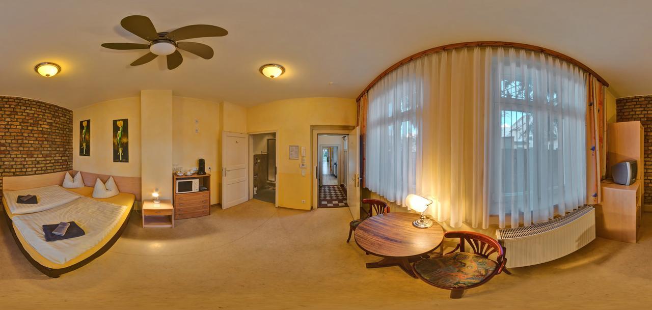 Pension Unicat Potsdam Extérieur photo