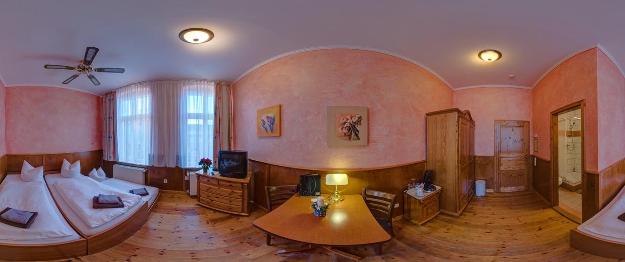 Pension Unicat Potsdam Extérieur photo